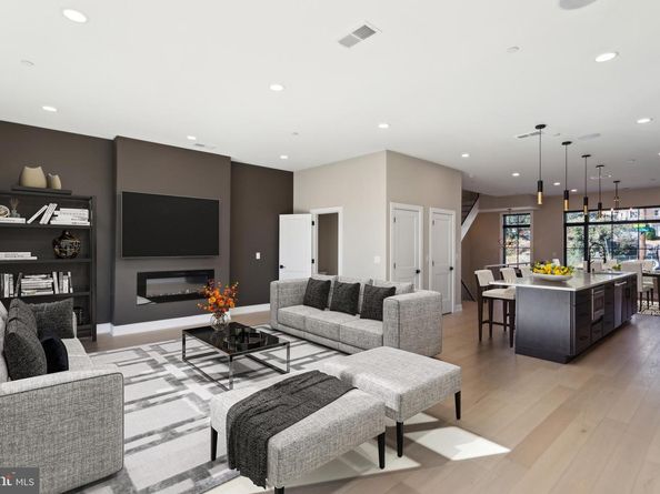 202 Kalos Street, Philadelphia PA 19128