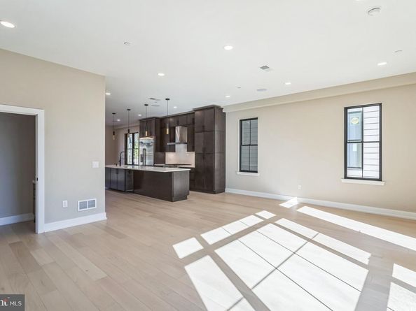 202 Kalos Street, Philadelphia PA 19128