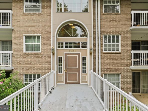 1931 Wilson Lane 101, Mclean VA 22102
