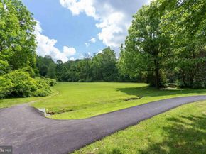 1807 Horseback Trail, Vienna VA 22182