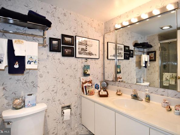 1250 S Washington Street 816, Alexandria VA 22314