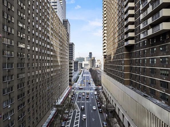 1901 John F Kennedy Boulevard 2715, Philadelphia PA 19103