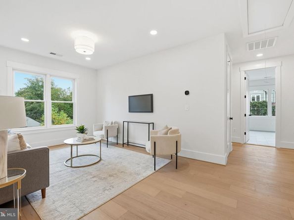 7228 Allan Avenue, Falls Church VA 22046