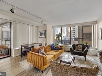 224 W Rittenhouse Square