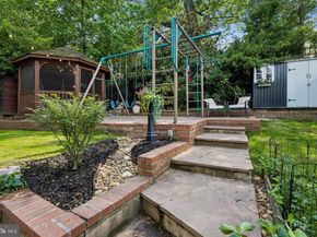 2700 S Grant Street, Arlington VA 22202