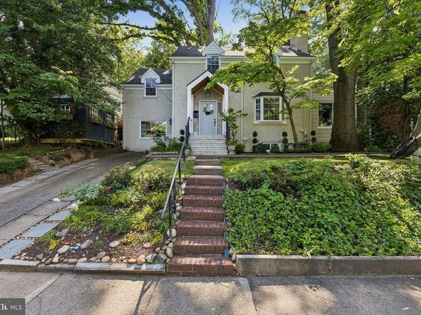 2700 S Grant Street, Arlington VA 22202