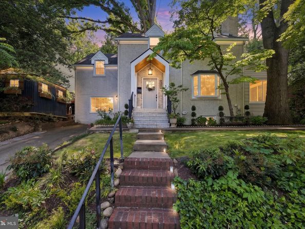 2700 S Grant Street, Arlington VA 22202