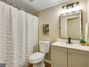 9720 Kingsbridge Drive 201, Fairfax VA 22031