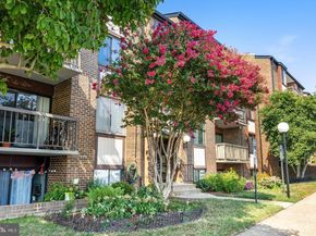 9720 Kingsbridge Drive 201, Fairfax VA 22031
