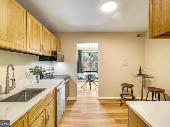 9720 Kingsbridge Drive 201, Fairfax VA 22031