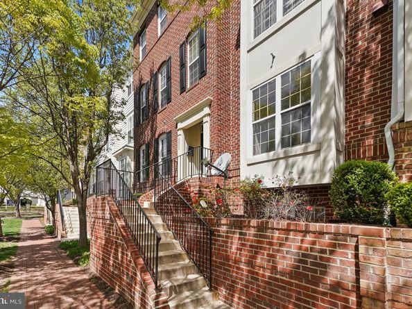 8856 Ashgrove House Lane 102, Vienna VA 22182