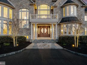 10 Stonebridge Crossing Road, Newtown PA 18940