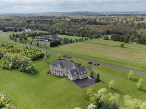 10 Stonebridge Crossing Road, Newtown PA 18940