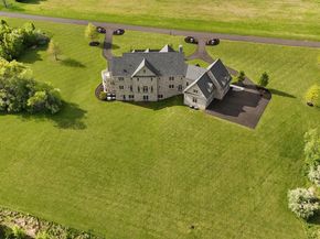 10 Stonebridge Crossing Road, Newtown PA 18940