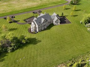 10 Stonebridge Crossing Road, Newtown PA 18940