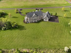 10 Stonebridge Crossing Road, Newtown PA 18940