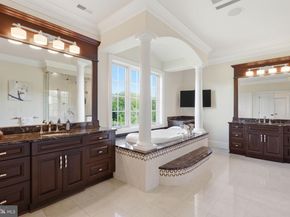 10 Stonebridge Crossing Road, Newtown PA 18940