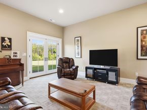 10 Stonebridge Crossing Road, Newtown PA 18940
