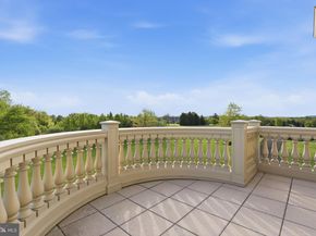 10 Stonebridge Crossing Road, Newtown PA 18940