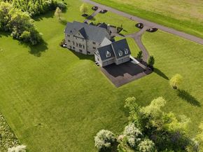 10 Stonebridge Crossing Road, Newtown PA 18940