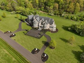 10 Stonebridge Crossing Road, Newtown PA 18940