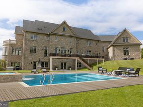 10 Stonebridge Crossing Road, Newtown PA 18940