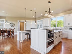 10 Stonebridge Crossing Road, Newtown PA 18940