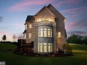 10 Stonebridge Crossing Road, Newtown PA 18940