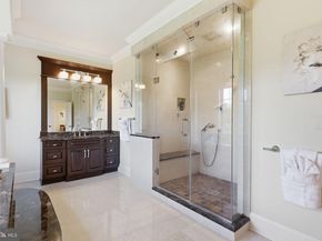 10 Stonebridge Crossing Road, Newtown PA 18940