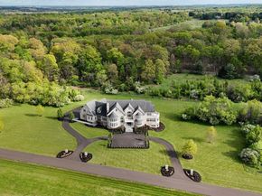 10 Stonebridge Crossing Road, Newtown PA 18940