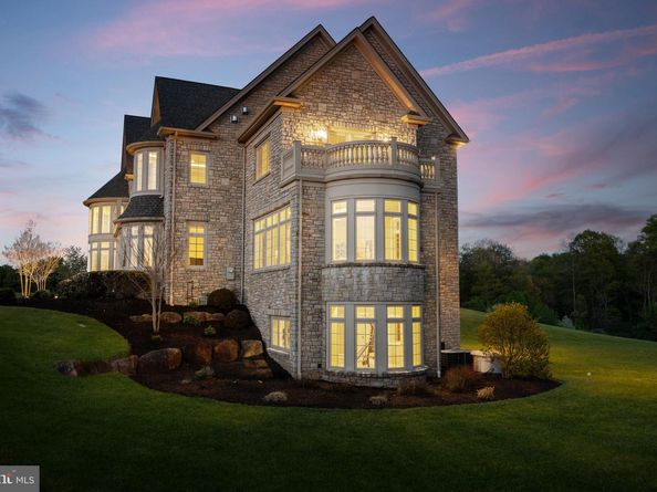 10 Stonebridge Crossing Road, Newtown PA 18940