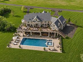 10 Stonebridge Crossing Road, Newtown PA 18940