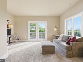 10 Stonebridge Crossing Road, Newtown PA 18940