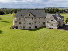 10 Stonebridge Crossing Road, Newtown PA 18940