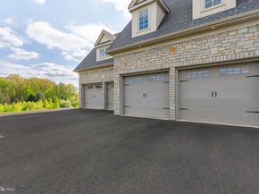 10 Stonebridge Crossing Road, Newtown PA 18940