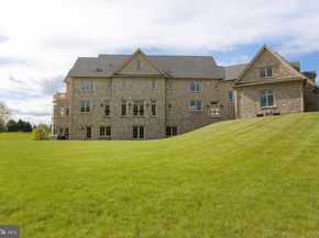 10 Stonebridge Crossing Road, Newtown PA 18940