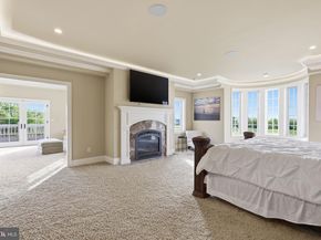 10 Stonebridge Crossing Road, Newtown PA 18940