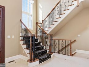 10 Stonebridge Crossing Road, Newtown PA 18940