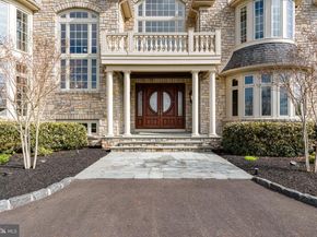 10 Stonebridge Crossing Road, Newtown PA 18940