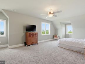 10 Stonebridge Crossing Road, Newtown PA 18940