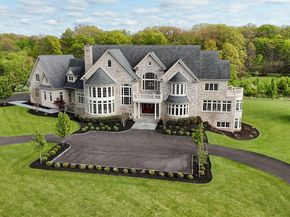 10 Stonebridge Crossing Road, Newtown PA 18940