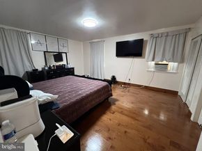 2413 Vista Street, Philadelphia PA 19152