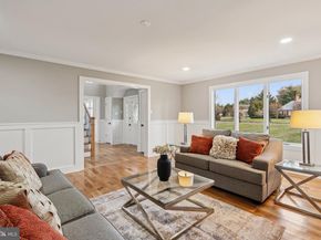 923 Hunt Drive, Yardley PA 19067