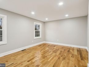 923 Hunt Drive, Yardley PA 19067