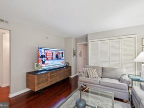 130 Spruce Street 15B, Philadelphia PA 19106