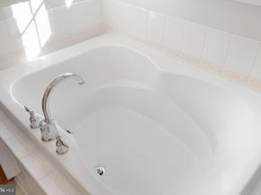 7996 Reserve Way, Vienna VA 22182