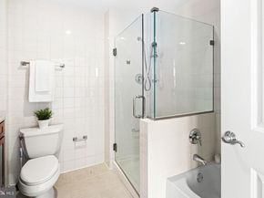 121-35 Walnut Street 405, Philadelphia PA 19106