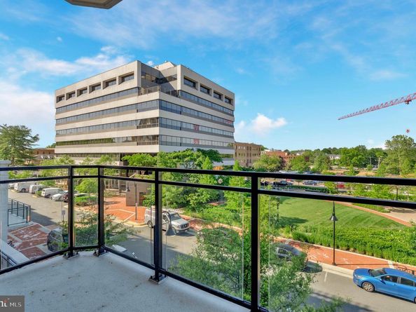 6900 Fleetwood Road 322, Mclean VA 22101