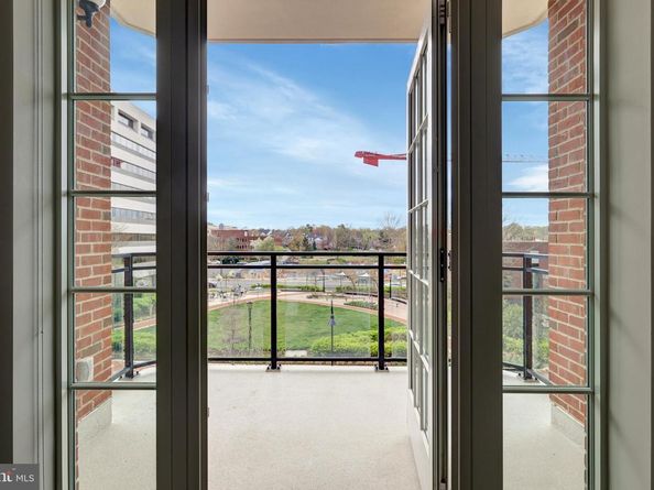 6900 Fleetwood Road 322, Mclean VA 22101