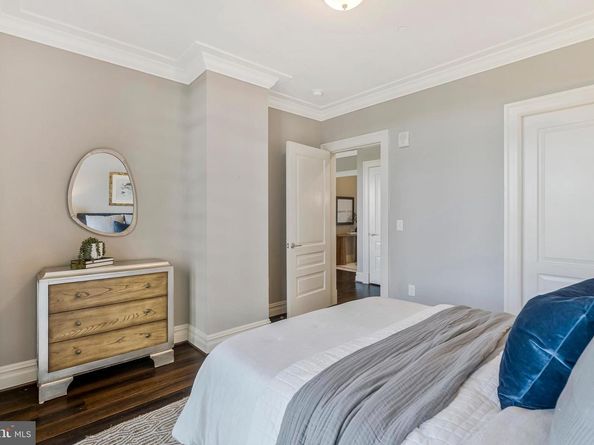 6900 Fleetwood Road 322, Mclean VA 22101